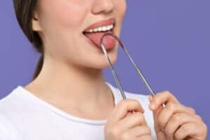 how to clean your tongue to avoid bad breath